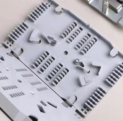 Эффективная и долговечная 55-тонная вертикальная высокоскоростная пластиковая инжекционная литья, используемая для коммуникационного оборудования