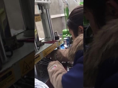 Маленькая вертикальная пластиковая линейка для впрыскивания сигналов