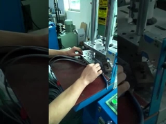 Маленькая вертикальная пластмассовая литейная машина для различных кабелей